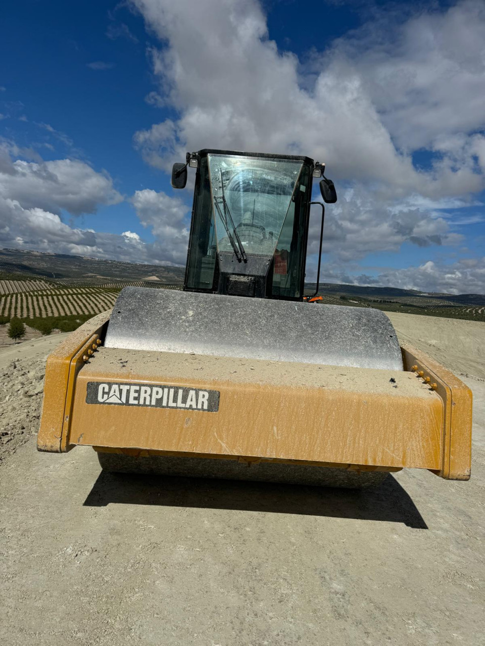 CATERPILLAR CS76, Camions - Autobus, Conakry