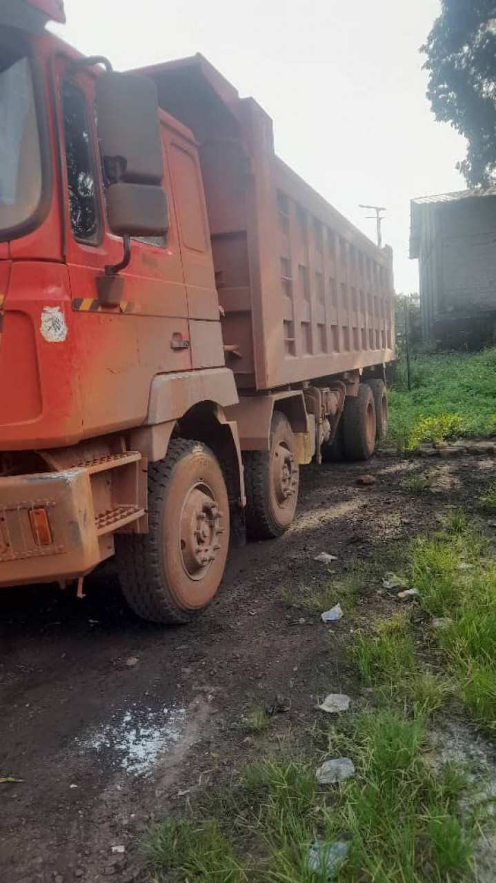 Shacman, Camions - Autobus, Conakry