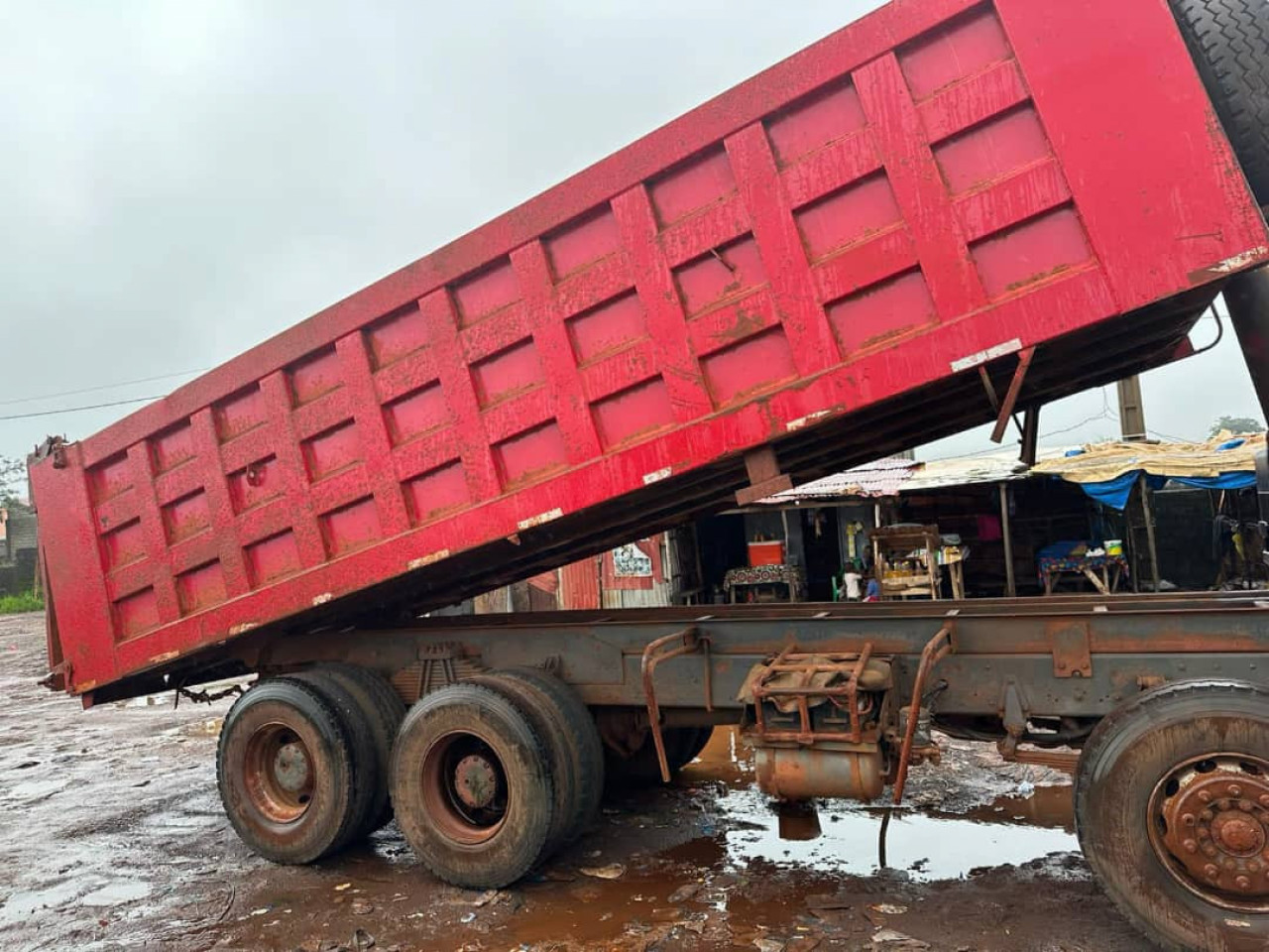 CAMION BENNE SHACMAN, Camions - Autobus, Conakry