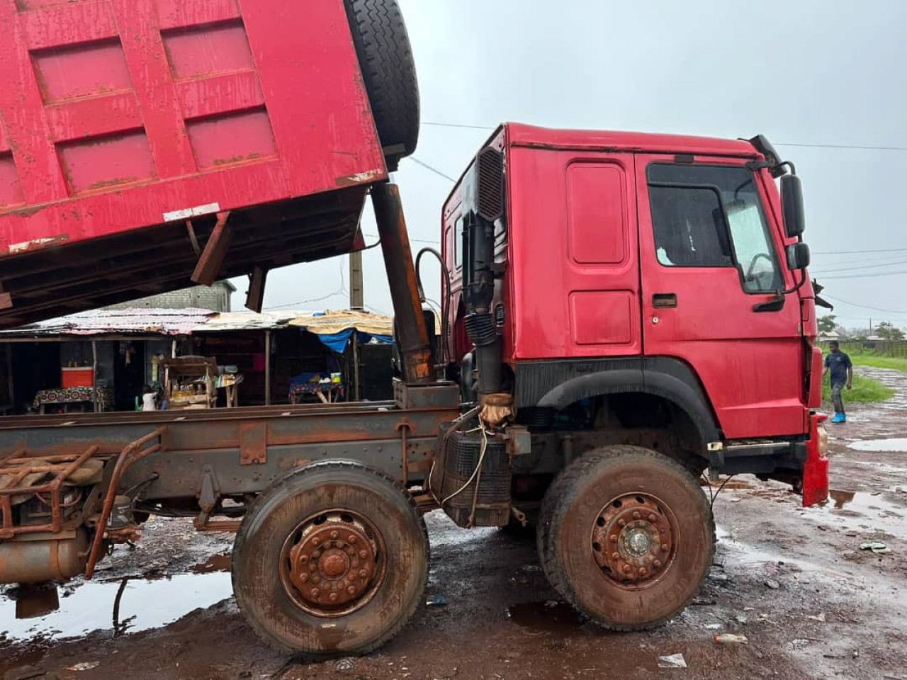 CAMION BENNE SHACMAN, Camions - Autobus, Conakry