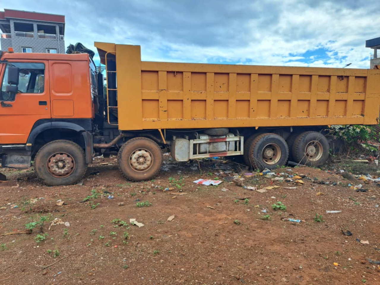 CAMIONS HOWO, Camions - Autobus, Conakry