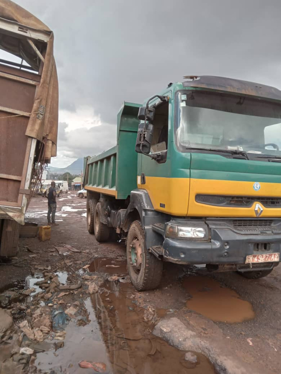 RENAULT KERAX, Camions - Autobus, Conakry