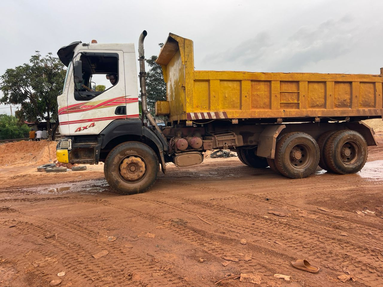 RENAULT KERAX, Camions - Autobus, Conakry