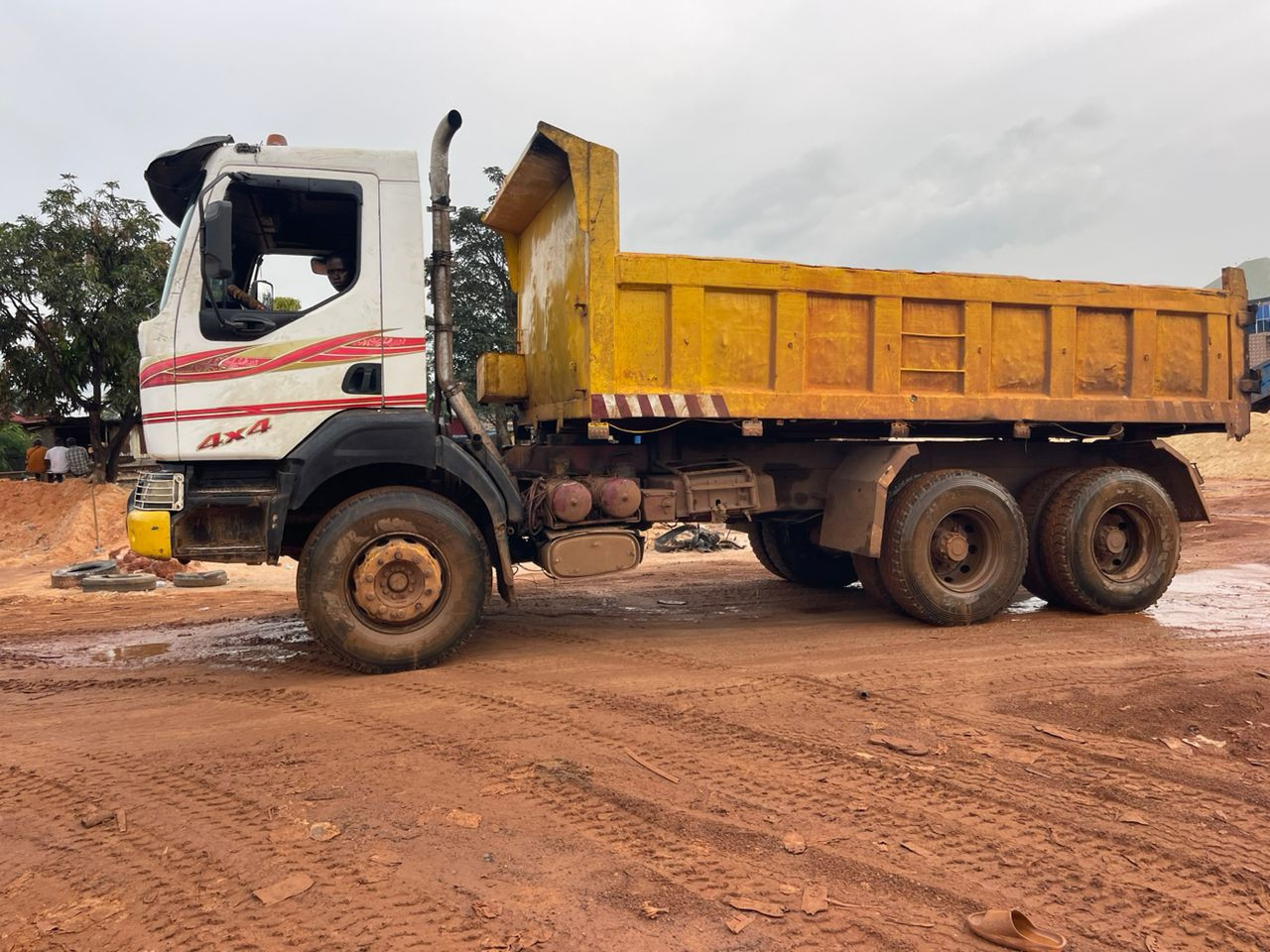 RENAULT KERAX, Camions - Autobus, Conakry