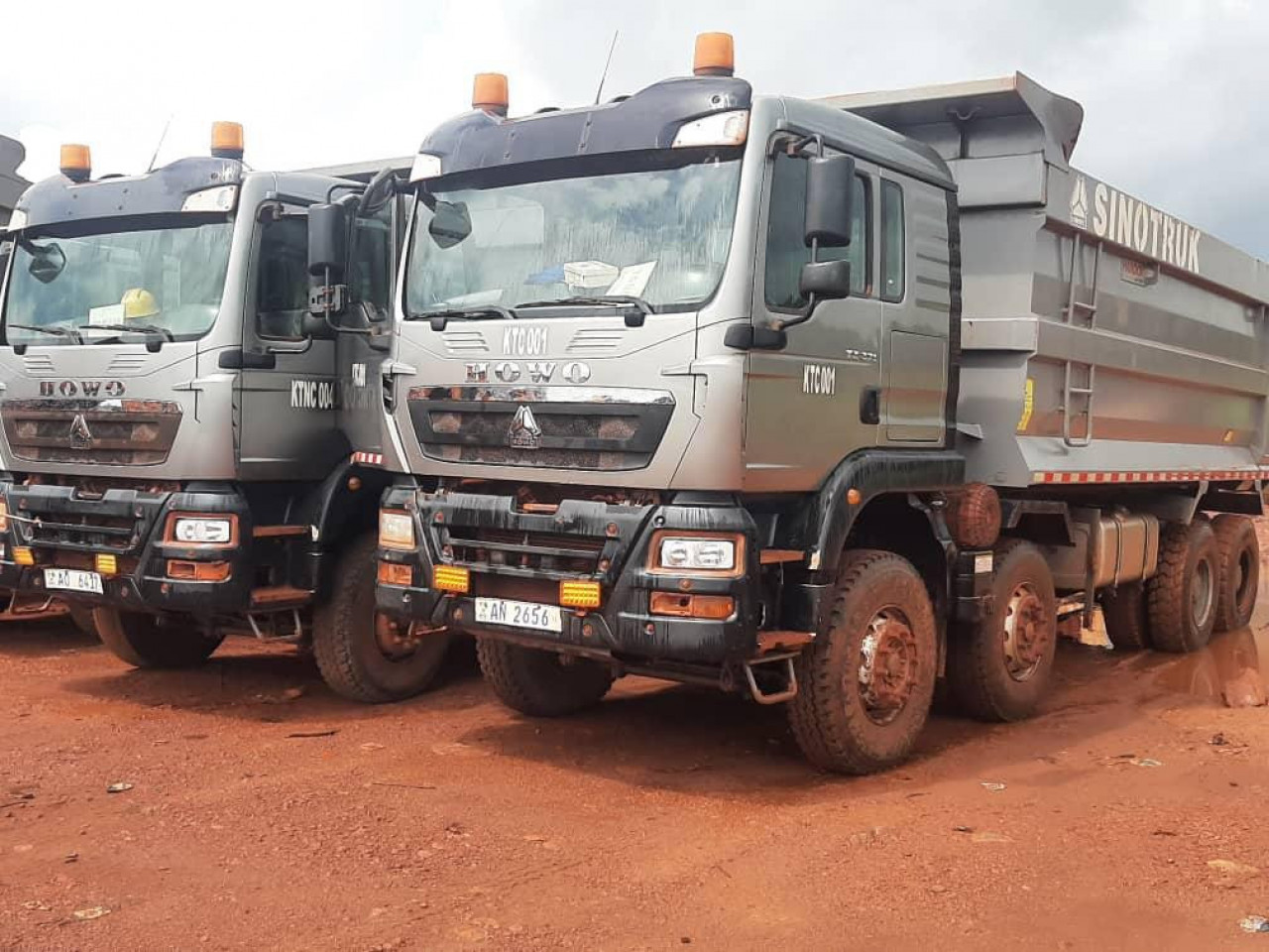 CAMIONS SINOTRUCK, Remorques - Conteneurs, Conakry