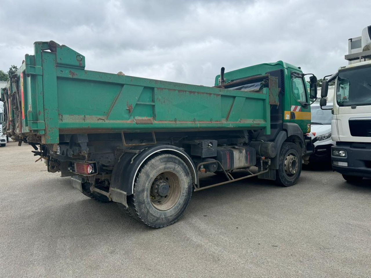 RENAULT KERAX, Camions - Autobus, Conakry