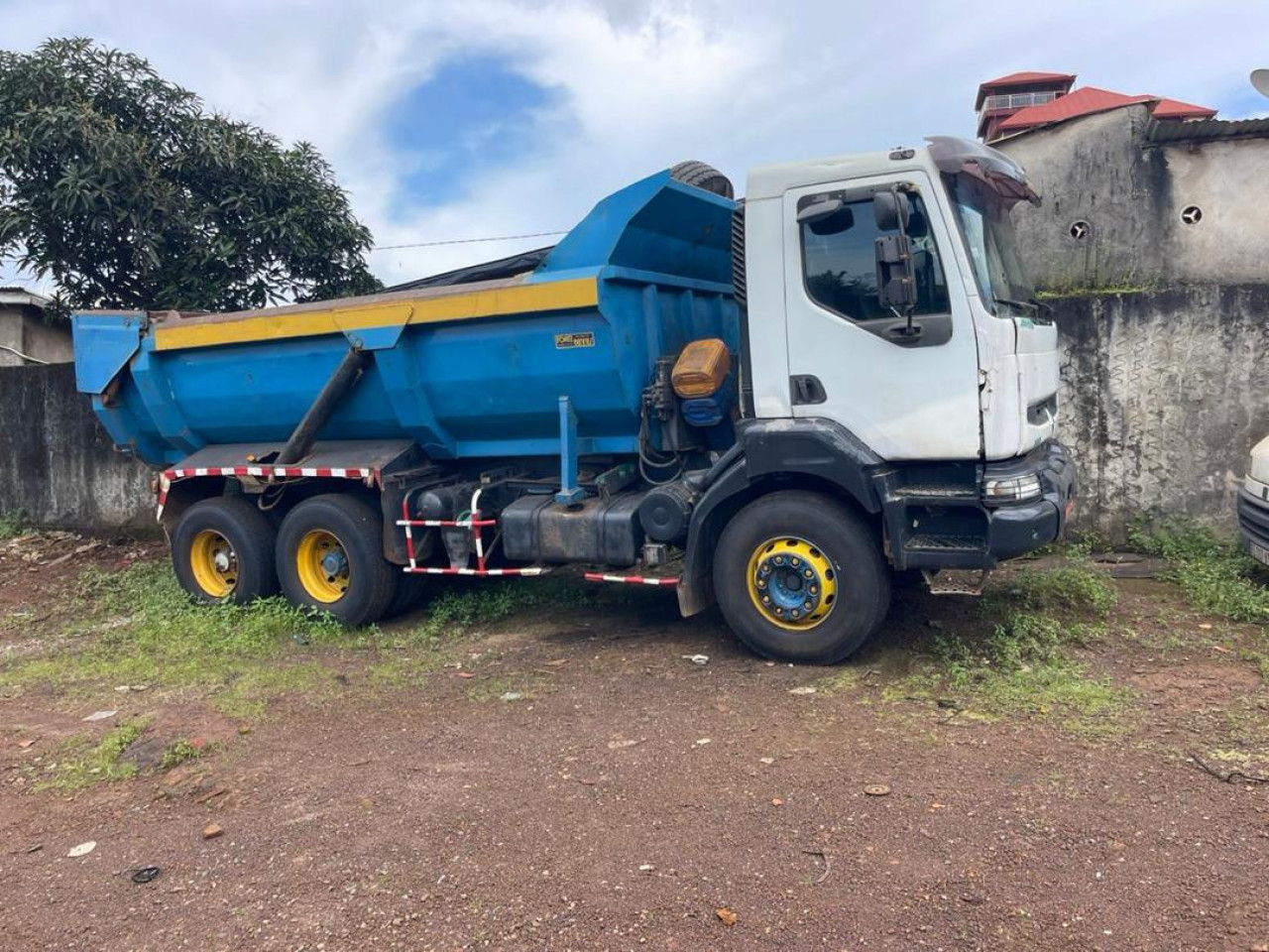 RENAULT KERAX, Camions - Autobus, Conakry