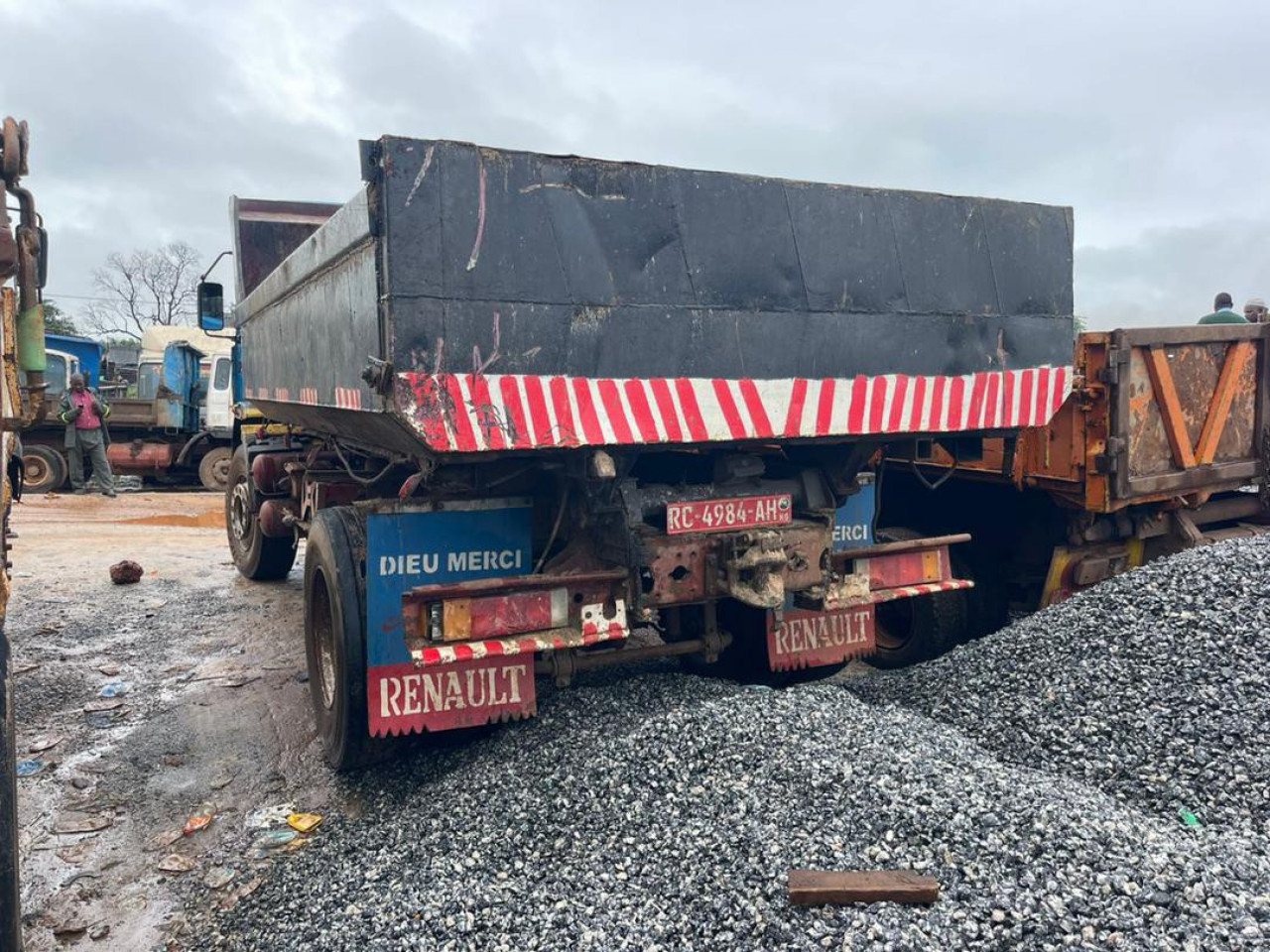 RENAULT MANAGER G300, Camions - Autobus, Conakry