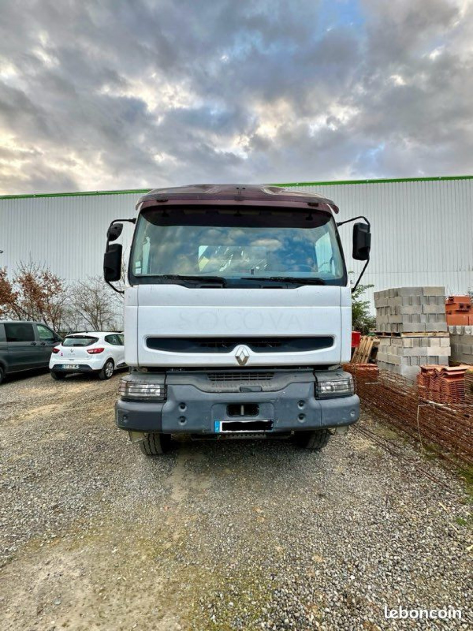 RENAULT KERAX, Camions - Autobus, Conakry