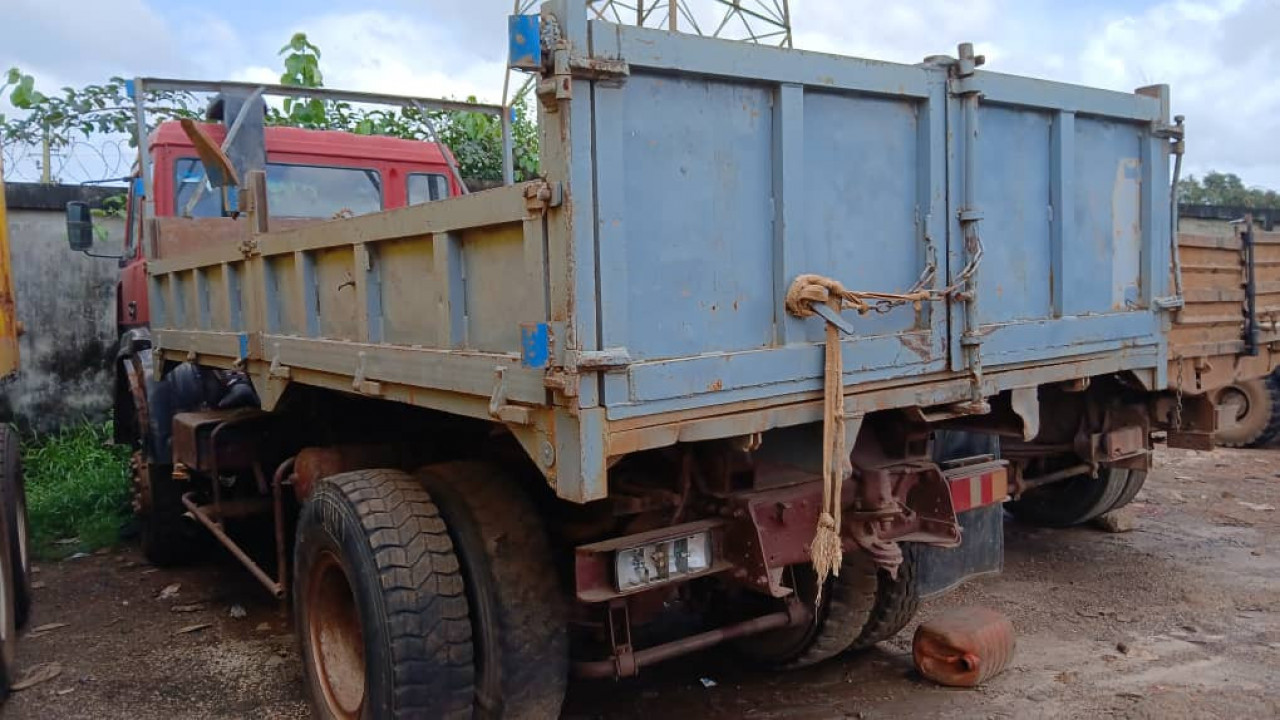 IVECO 6 ROUES, Camions - Autobus, Conakry