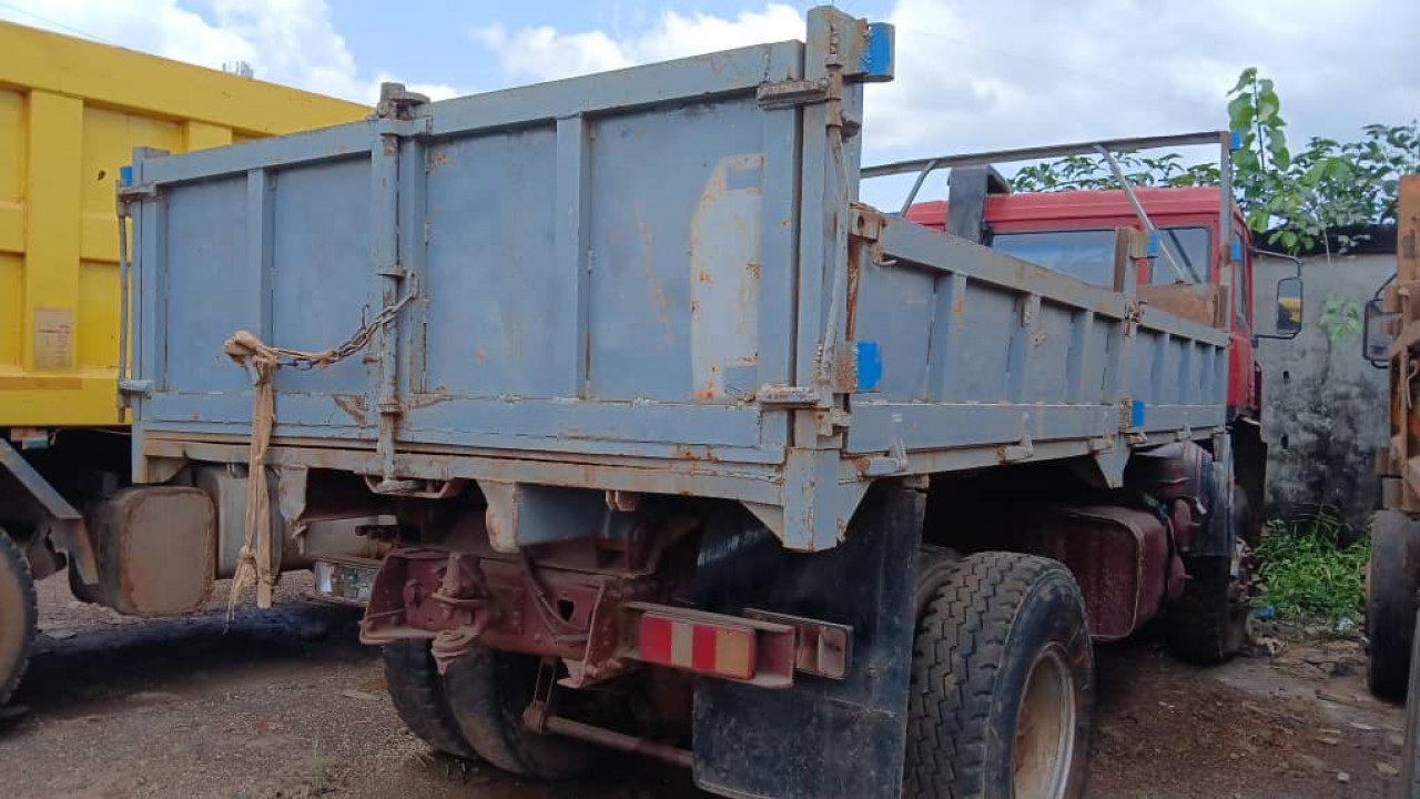 IVECO 6 ROUES, Camions - Autobus, Conakry