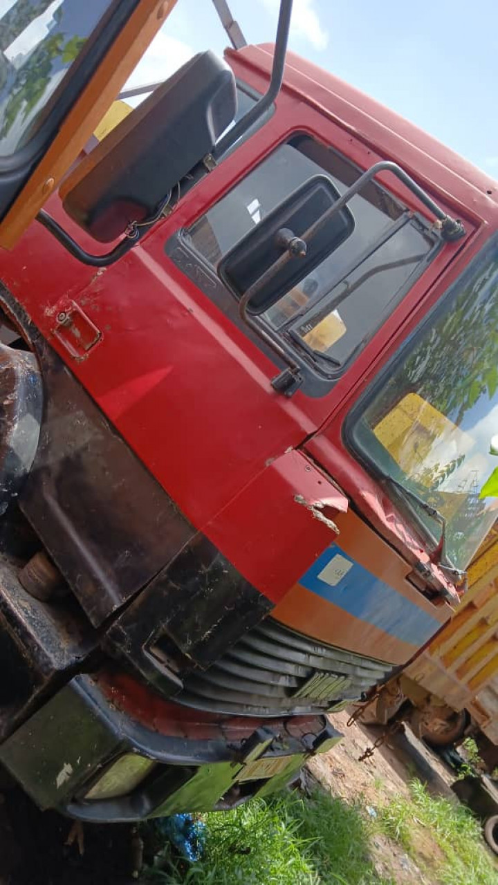 IVECO 6 ROUES, Camions - Autobus, Conakry