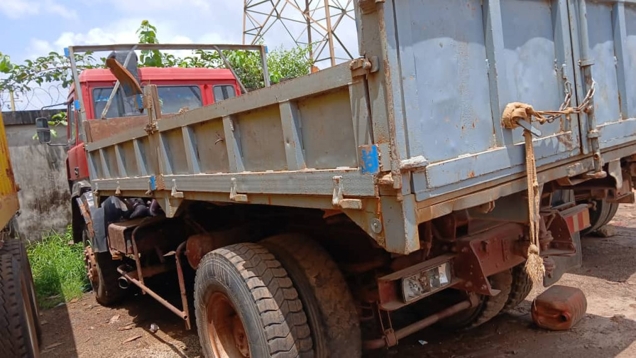 IVECO 6 ROUES, Camions - Autobus, Conakry