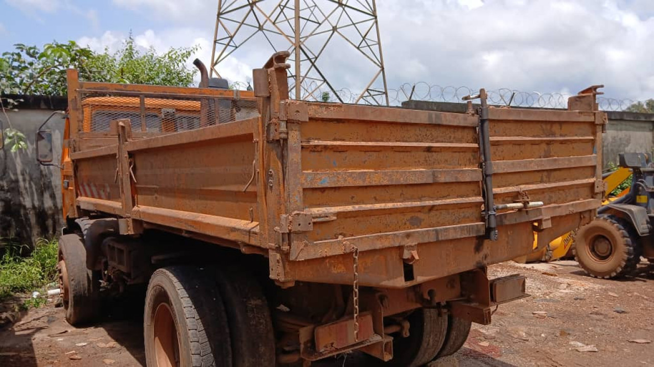 RENAULT 6 ROUES, Camions - Autobus, Conakry