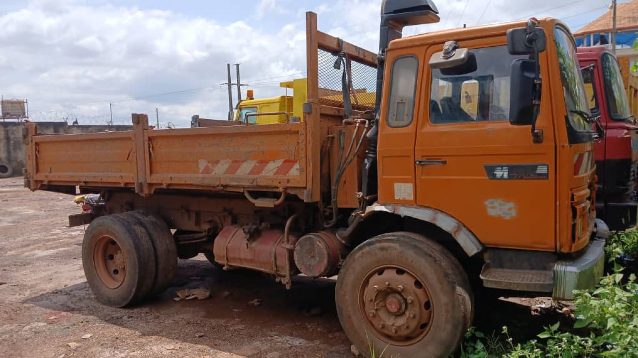 RENAULT 6 ROUES, Camions - Autobus, Conakry