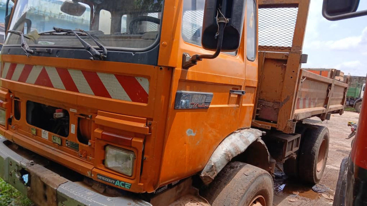 RENAULT 6 ROUES, Camions - Autobus, Conakry