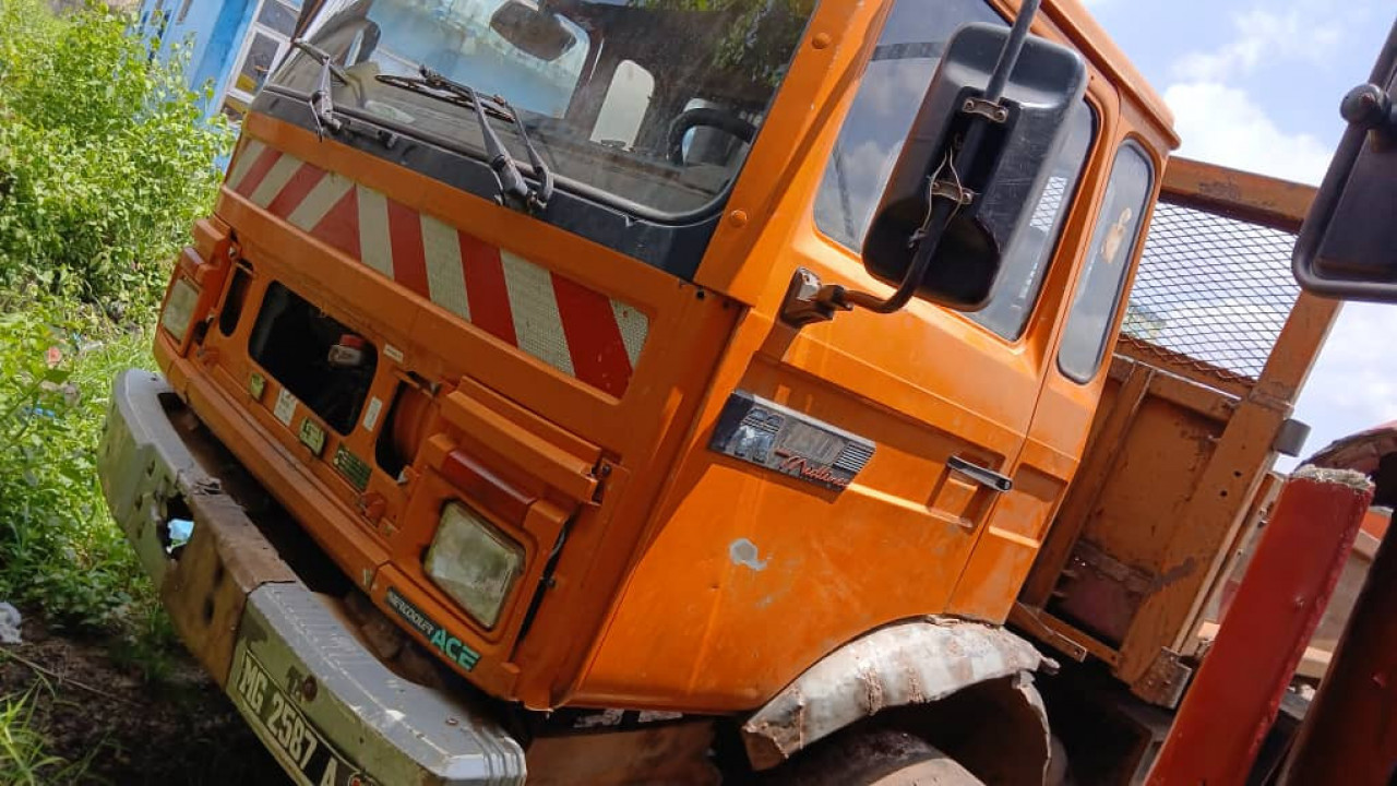 RENAULT 6 ROUES, Camions - Autobus, Conakry