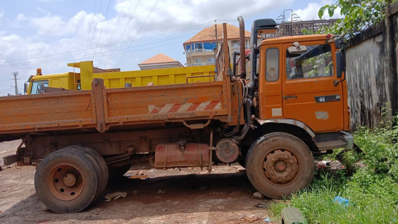 RENAULT 6 ROUES, Camions - Autobus, Conakry