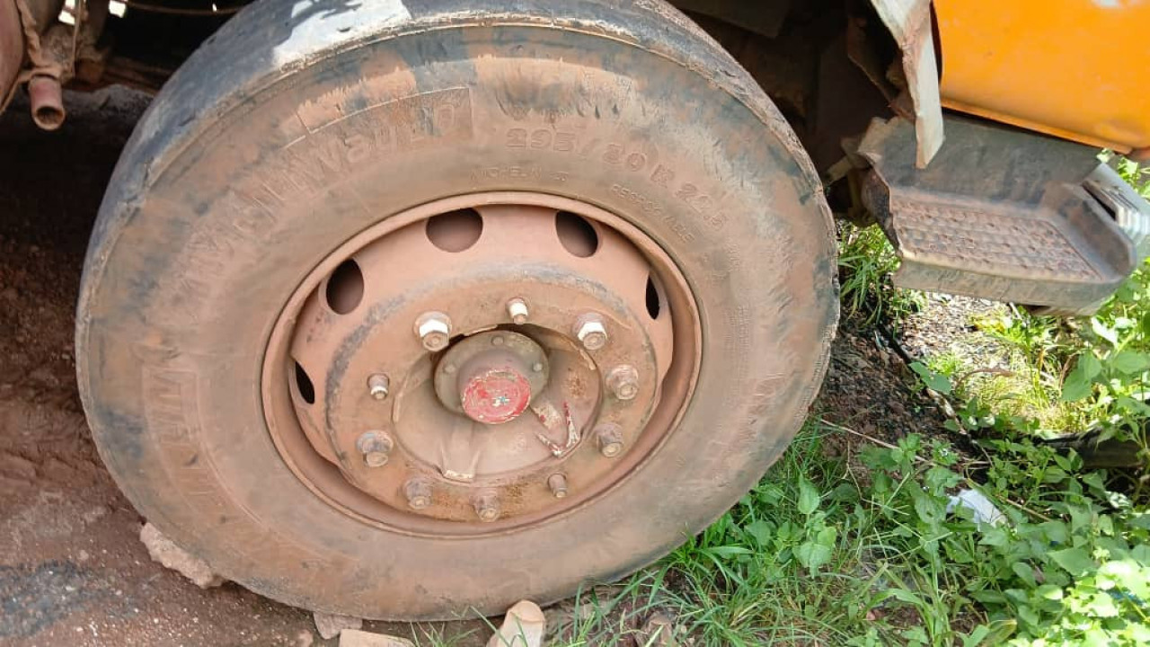 RENAULT 6 ROUES, Camions - Autobus, Conakry