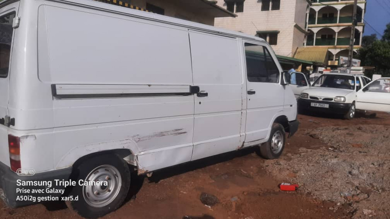 RENAULT TRAFIC, Voitures, Conakry