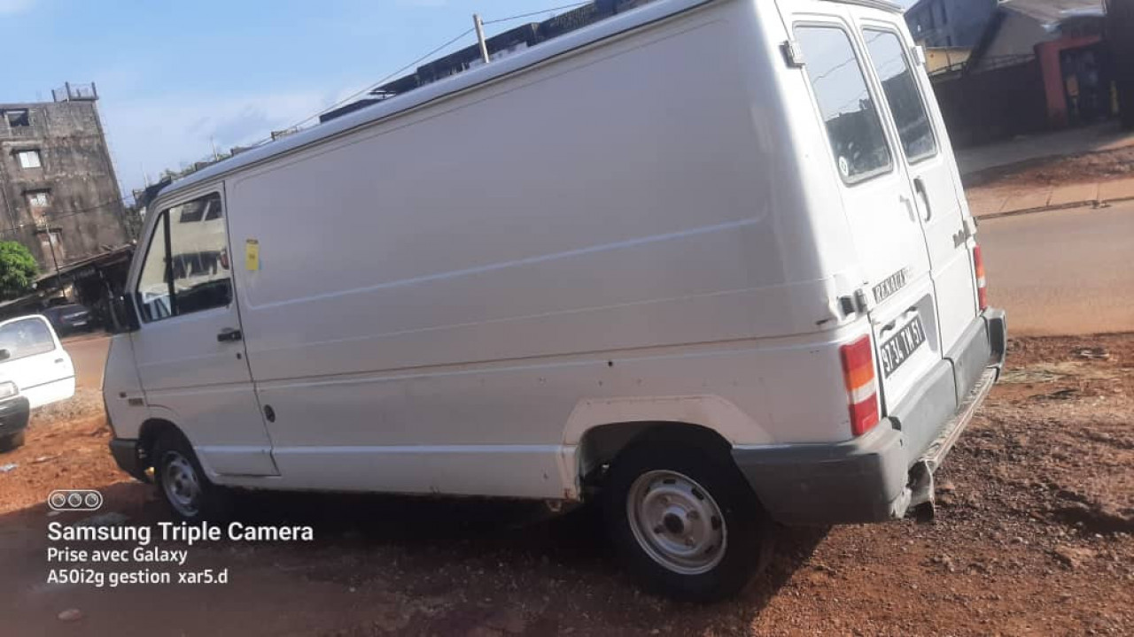 RENAULT TRAFIC, Voitures, Conakry