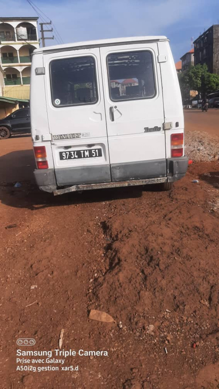 RENAULT TRAFIC, Voitures, Conakry