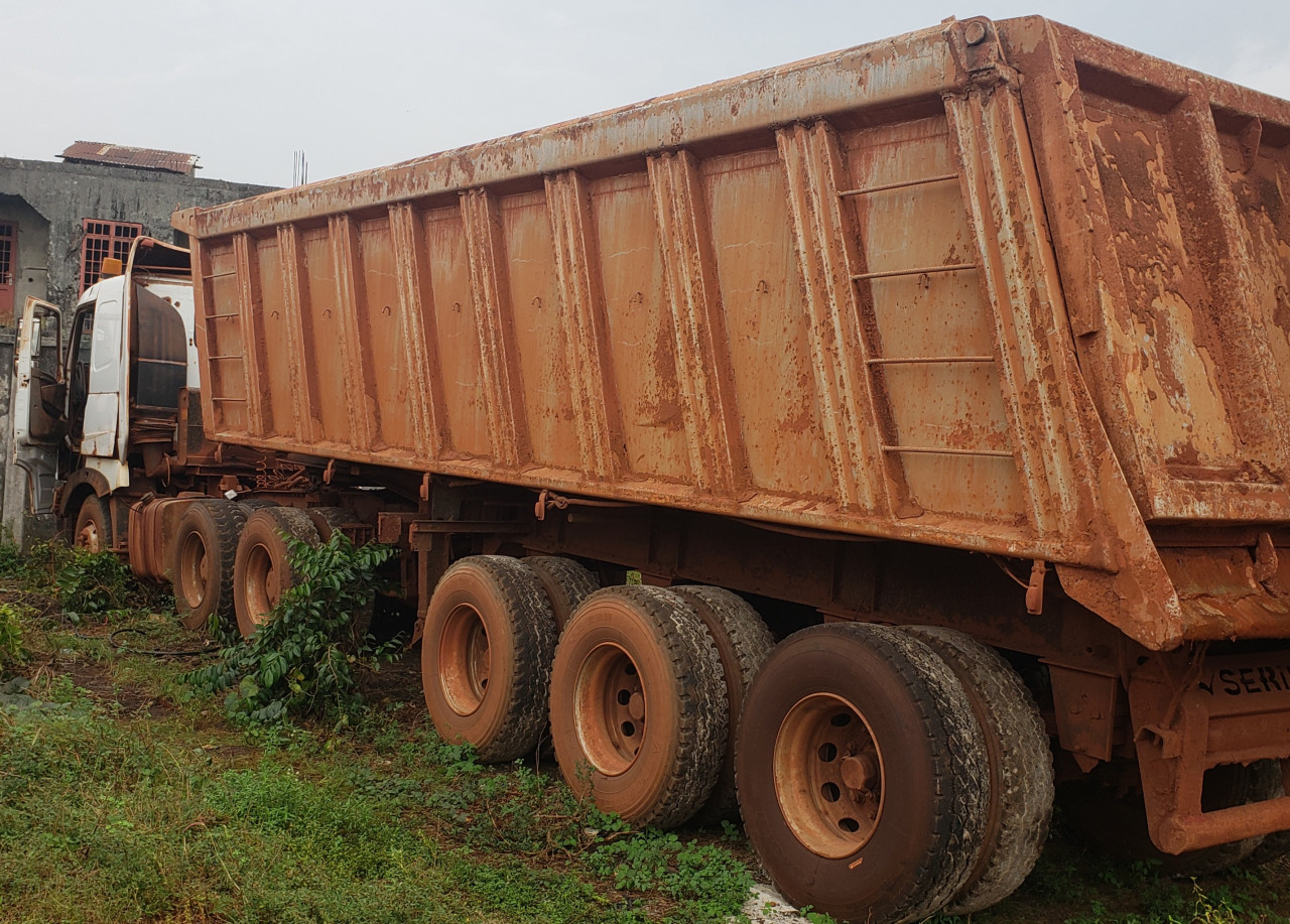 2 SINOTRUCKS A VENDRE, Camions - Autobus, Conakry