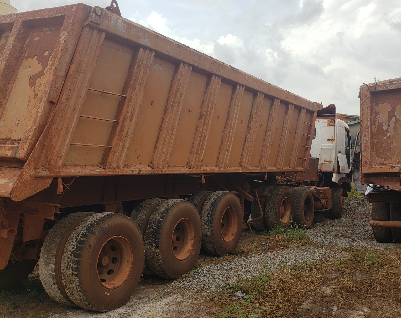 2 SINOTRUCKS A VENDRE, Camions - Autobus, Conakry