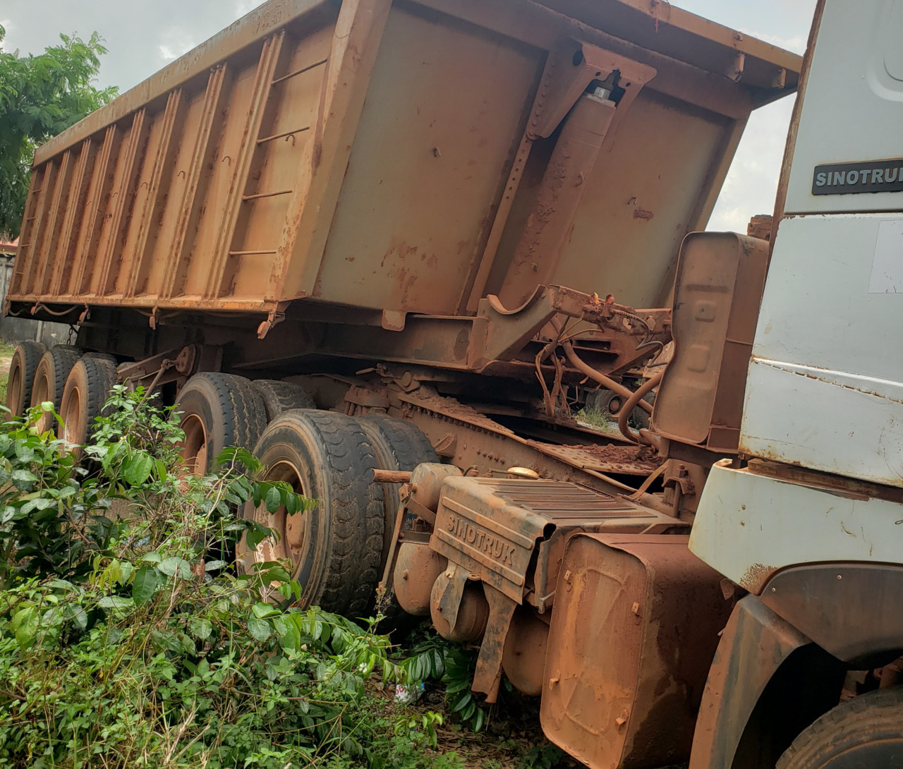 2 SINOTRUCKS A VENDRE, Camions - Autobus, Conakry