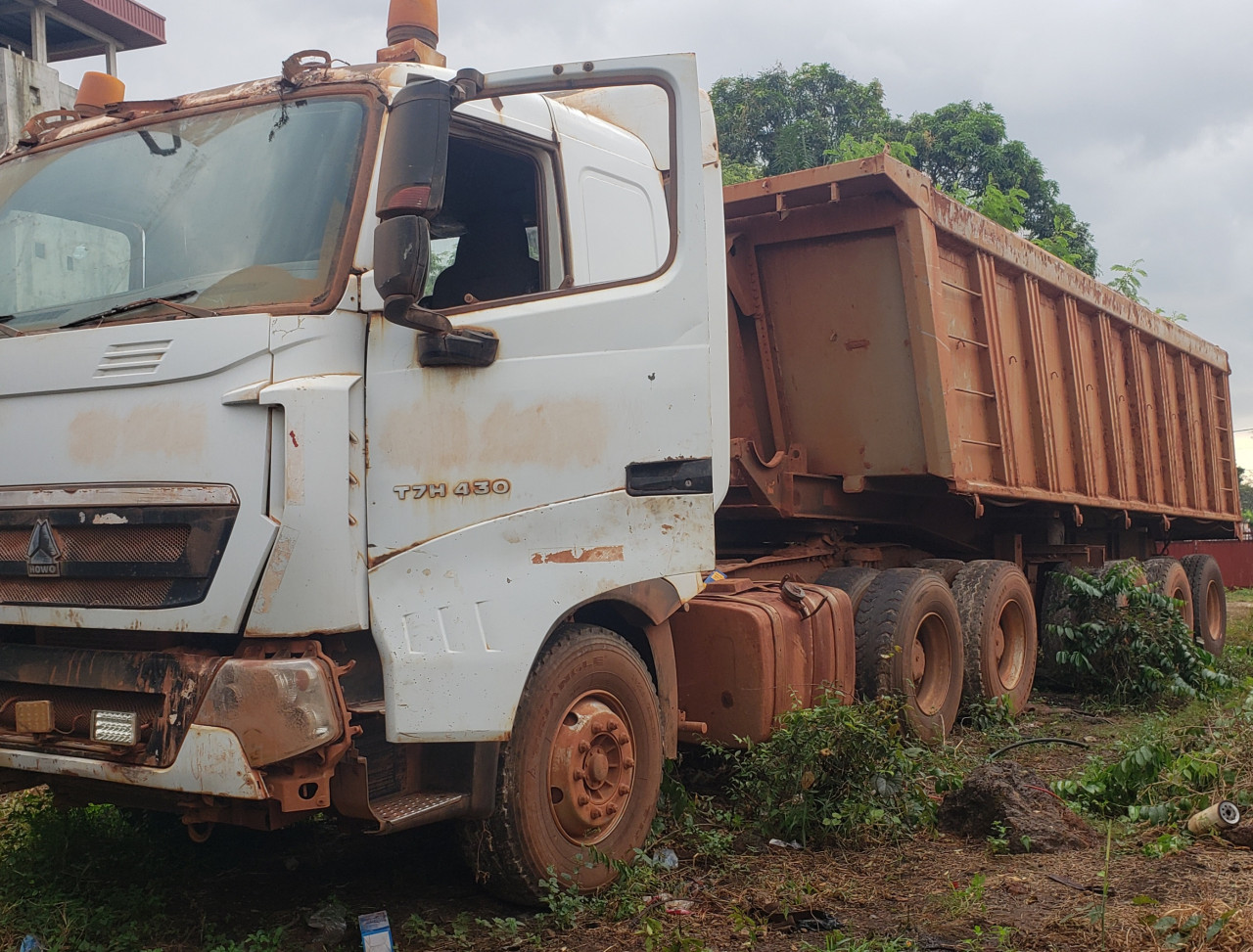 2 SINOTRUCKS A VENDRE, Camions - Autobus, Conakry