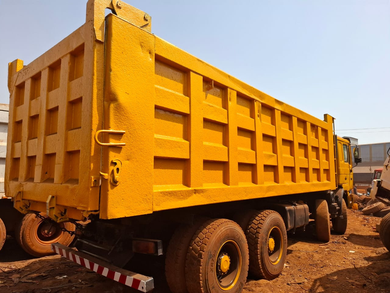 SHACMAN 12 ROUES, Camions - Autobus, Conakry