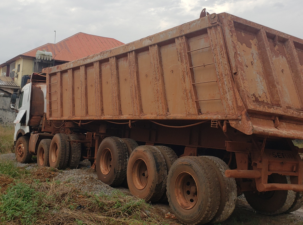 SINOTRUCK, Camions - Autobus, Conakry