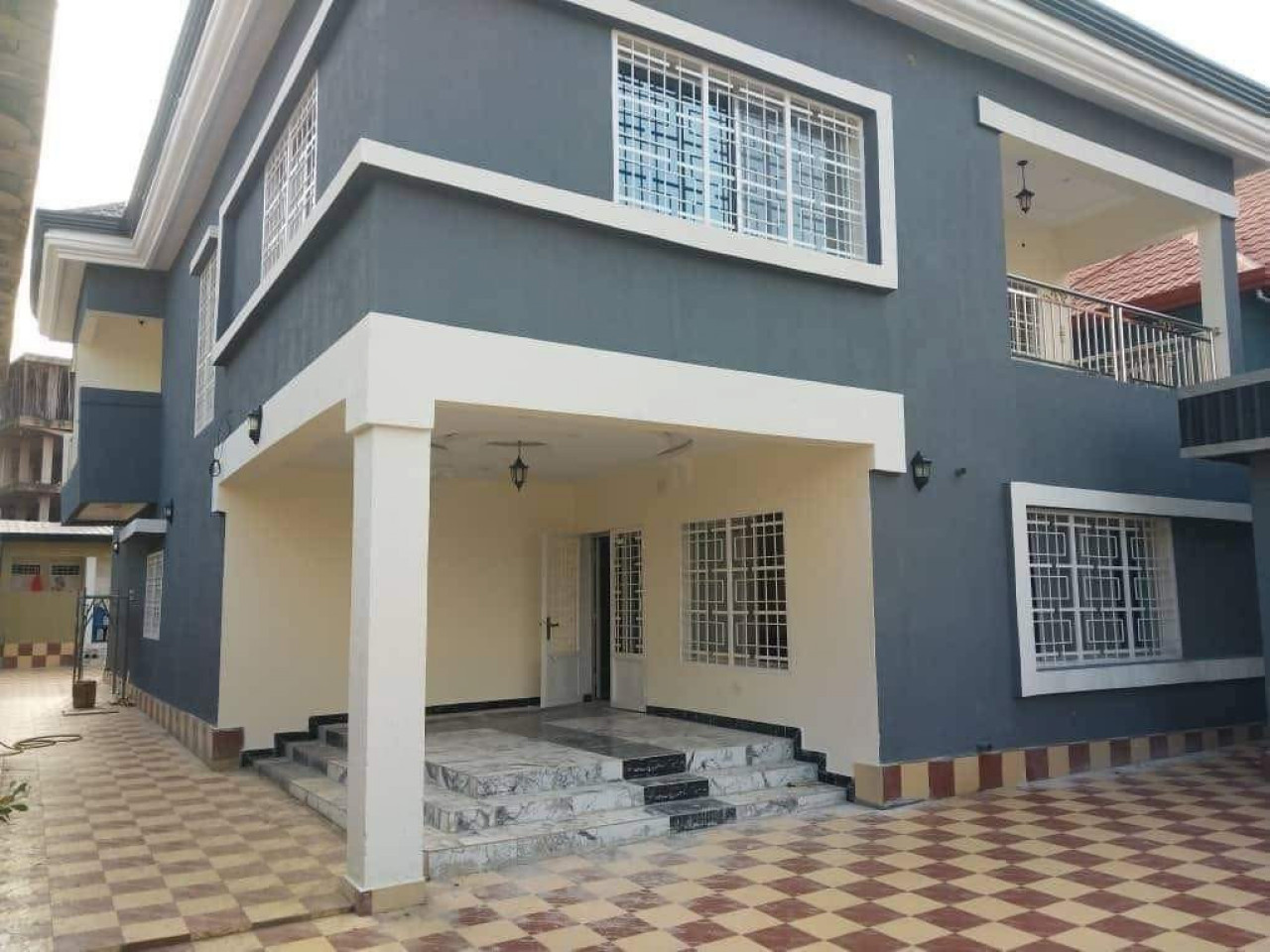 Une maison a vendre a lambayi, Maisons, Conakry