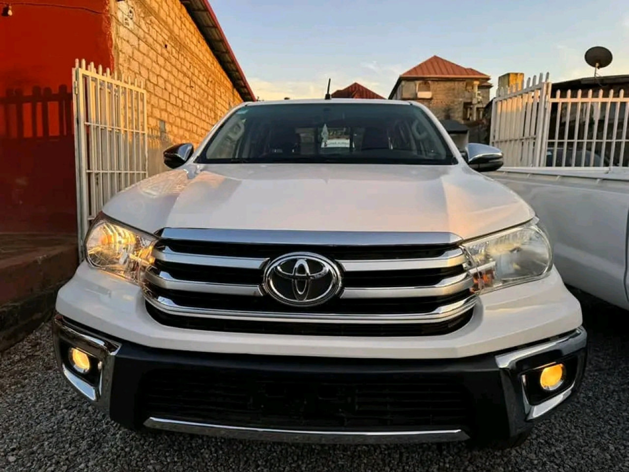 Toyota Hilux, Voitures, Conakry