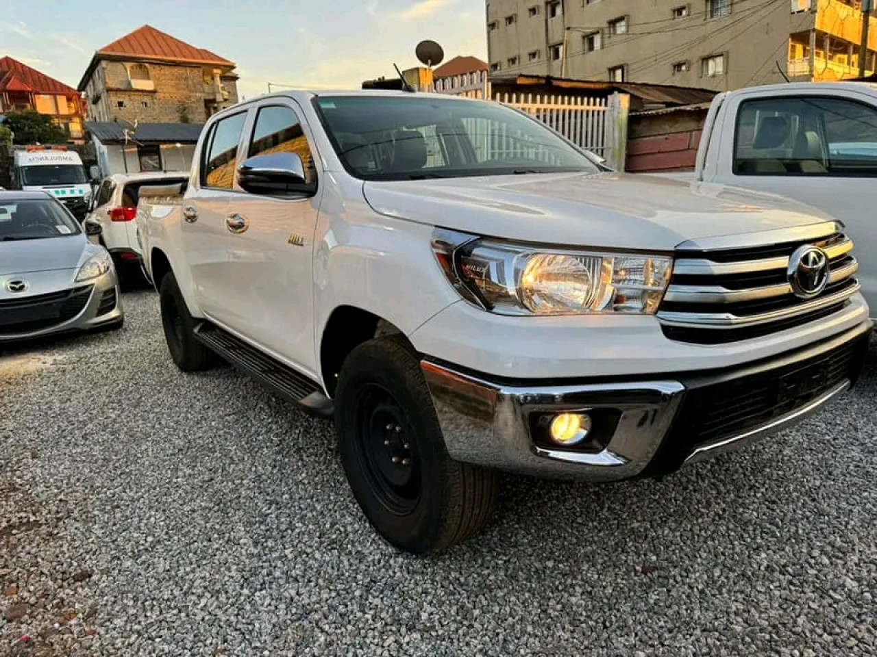 Toyota Hilux, Voitures, Conakry