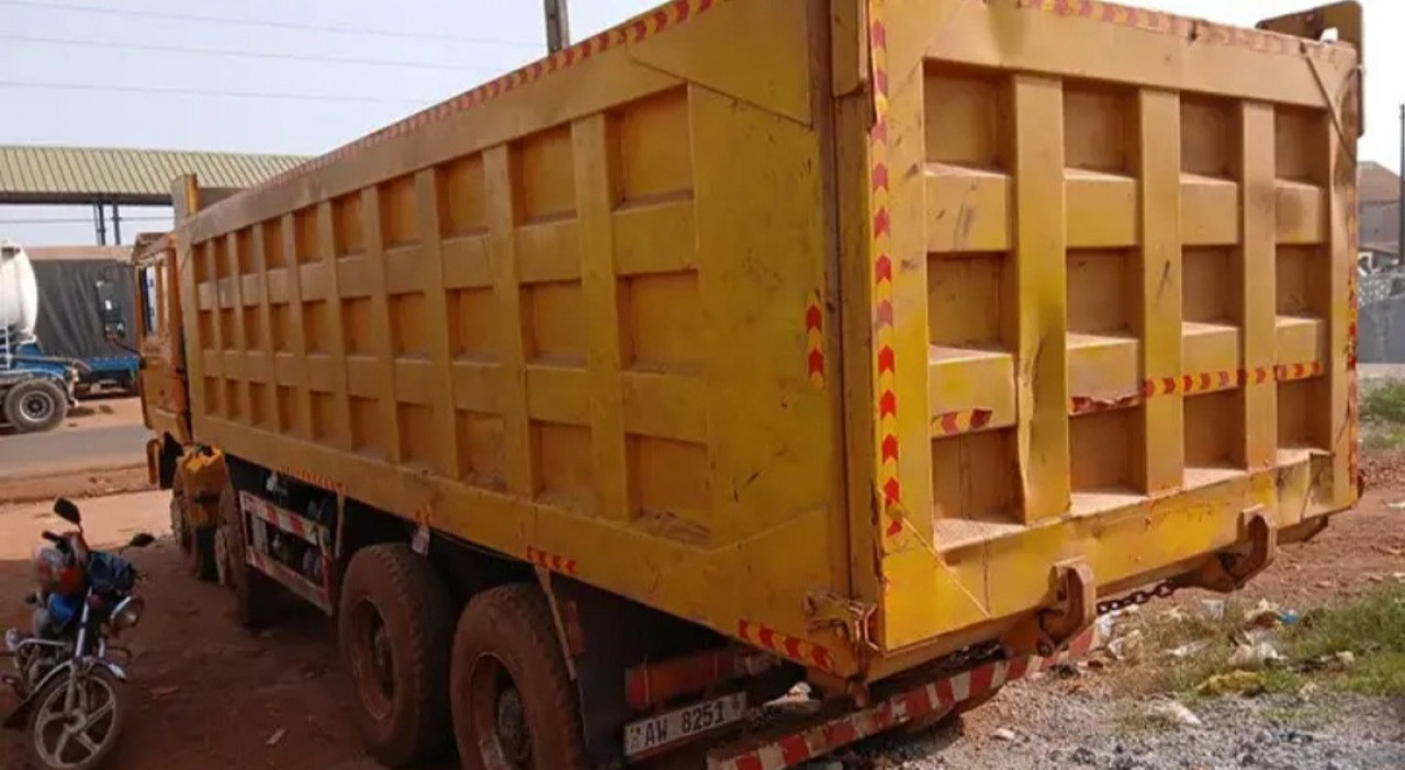 CAMION SHACMAN BENNE 12 ROUES, Camions - Autobus, Conakry