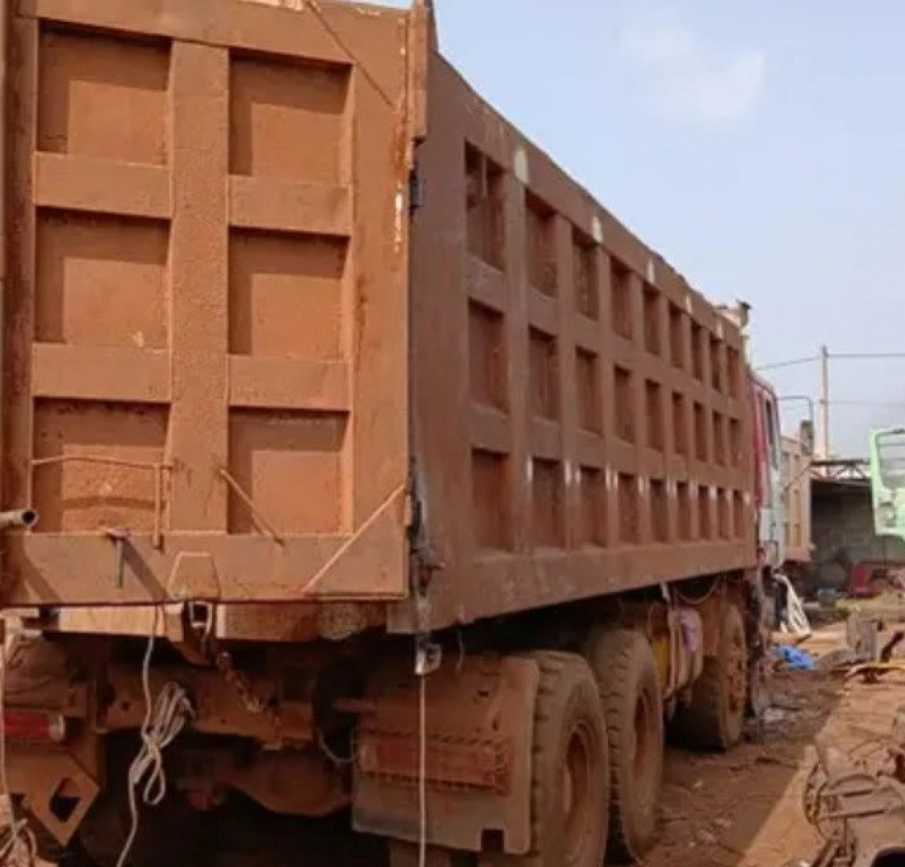 CAMION SHACMAN BENNE 12 ROUES, Camions - Autobus, Conakry