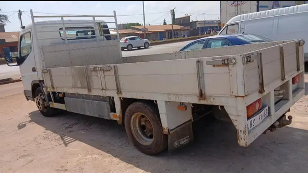 MITSUBISHI FUSO, Camions - Autobus, Conakry