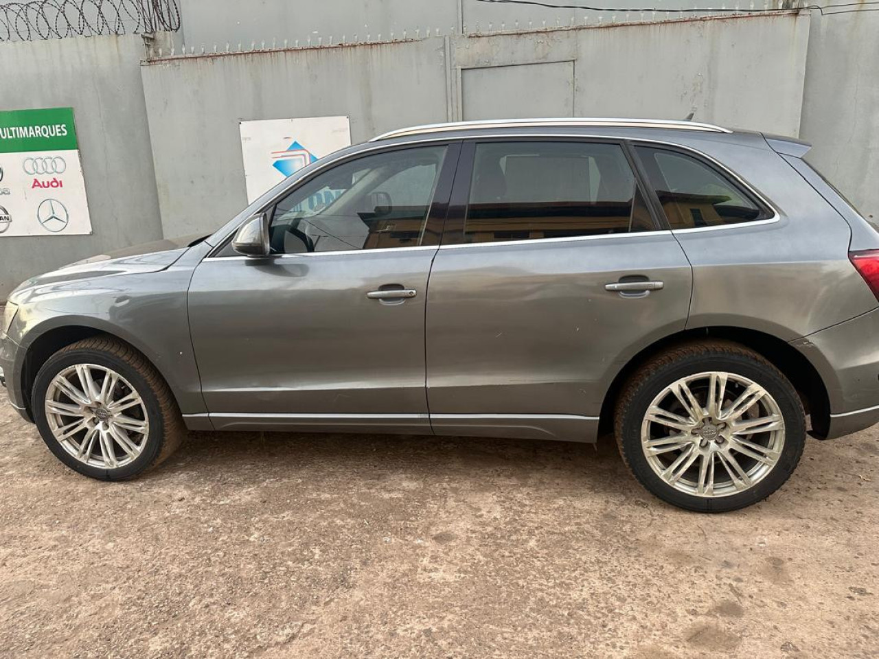 Audi Q5, Voitures, Conakry