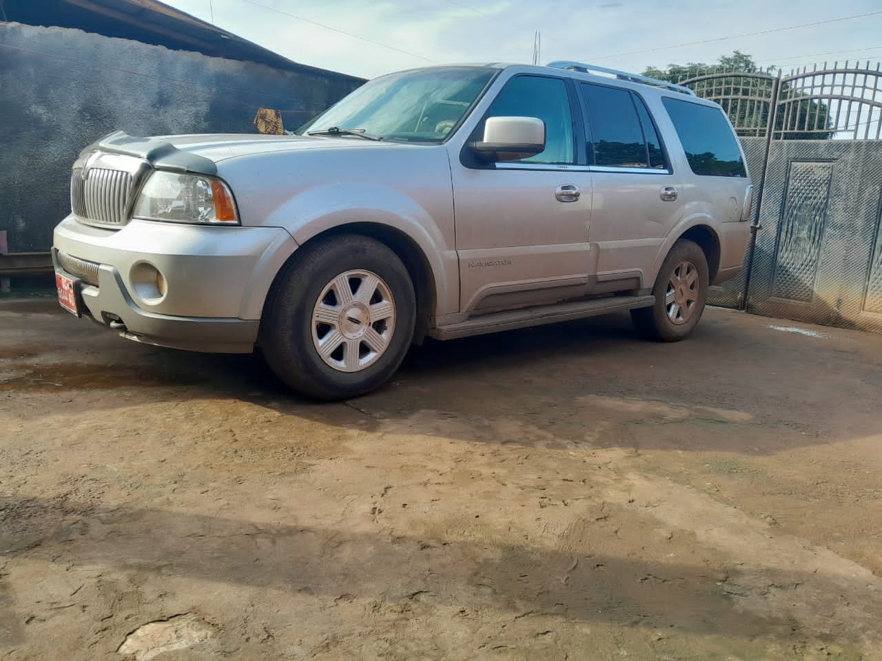 LINCOLN NAVIGATOR, Voitures, Conakry