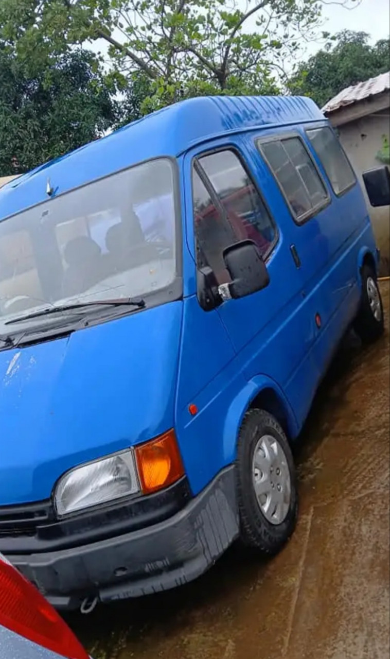 FORD TRANSIT VAN, Camions - Autobus, Conakry