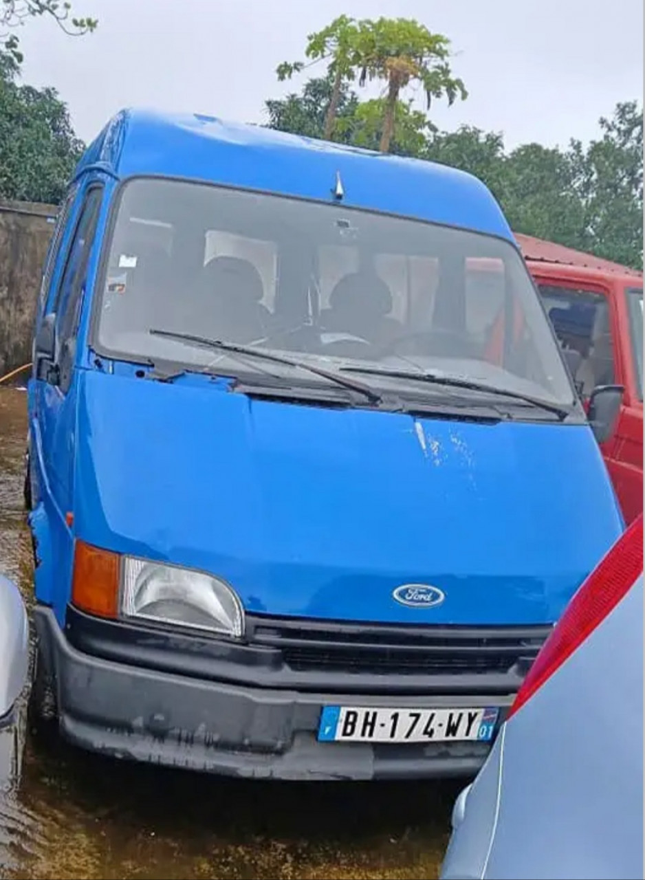 FORD TRANSIT VAN, Camions - Autobus, Conakry