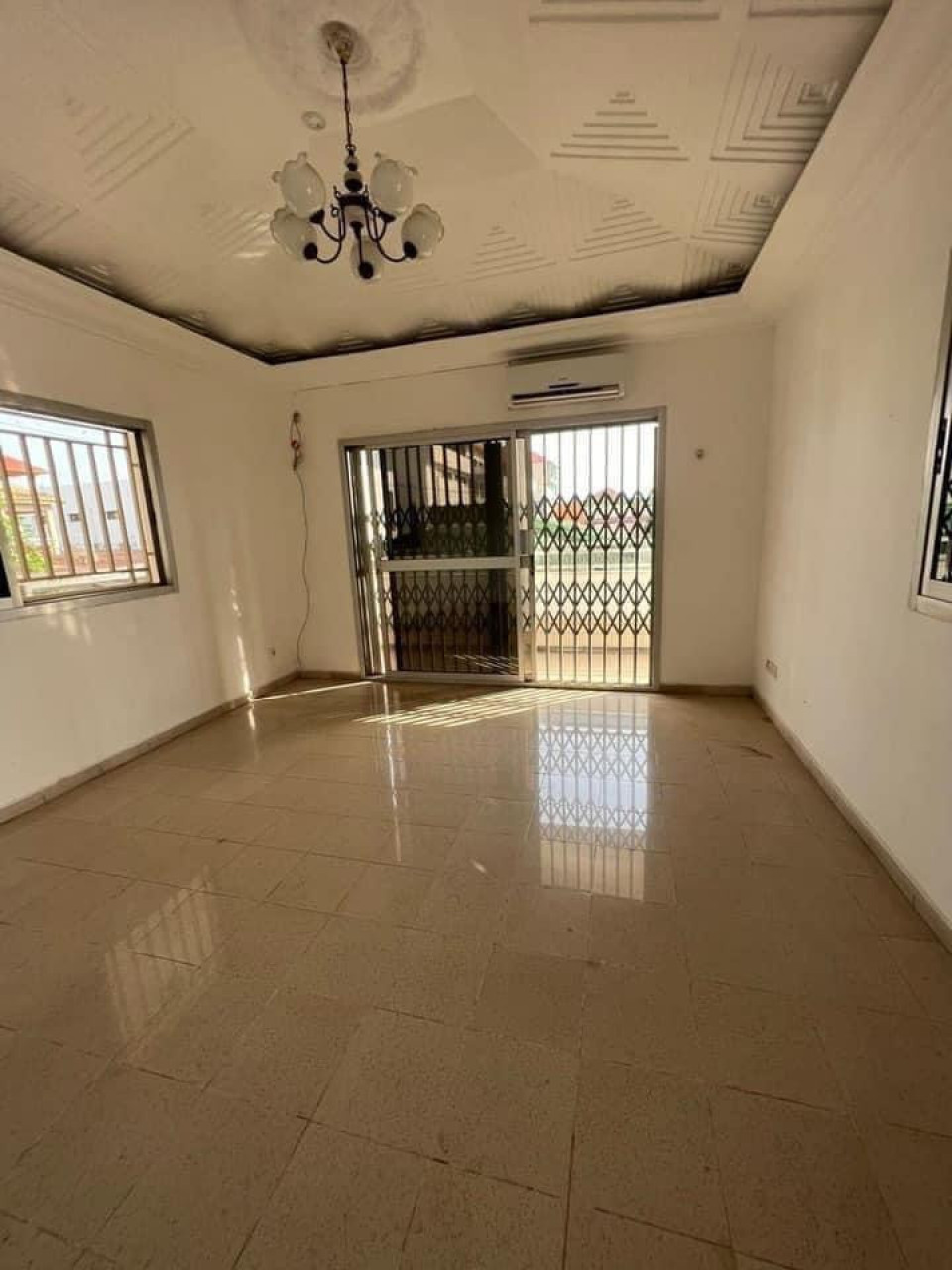 Un Duplex  en vente avec piscine à Nongo, Maisons, Conakry