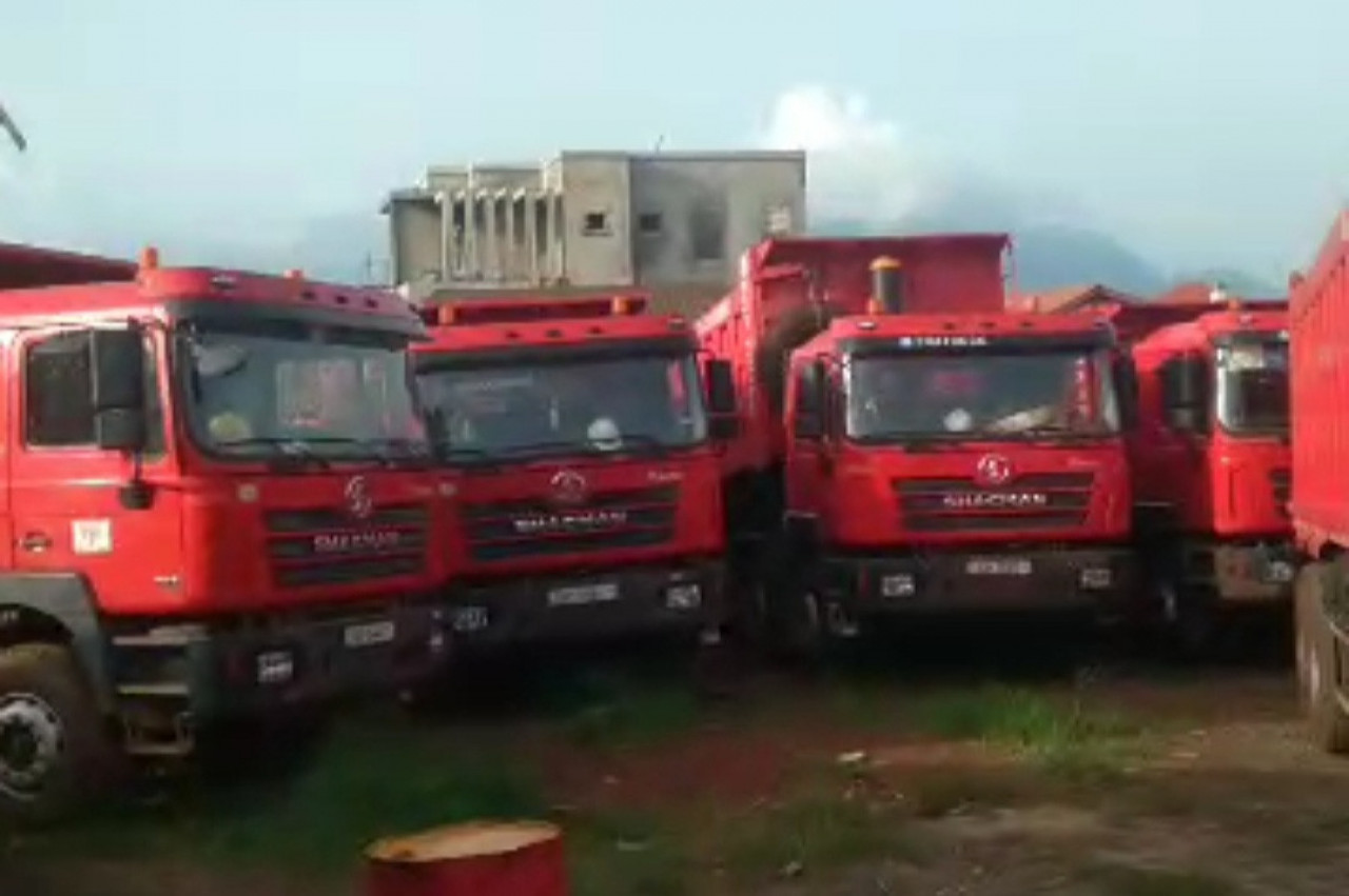 10 CAMIONS SHACMAN HOWO SORTIE D'USINE, Camions - Autobus, Conakry