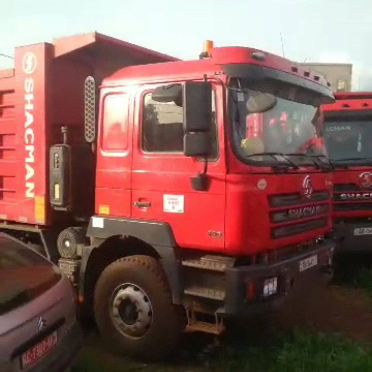 10 CAMIONS SHACMAN HOWO SORTIE D'USINE, Camions - Autobus, Conakry