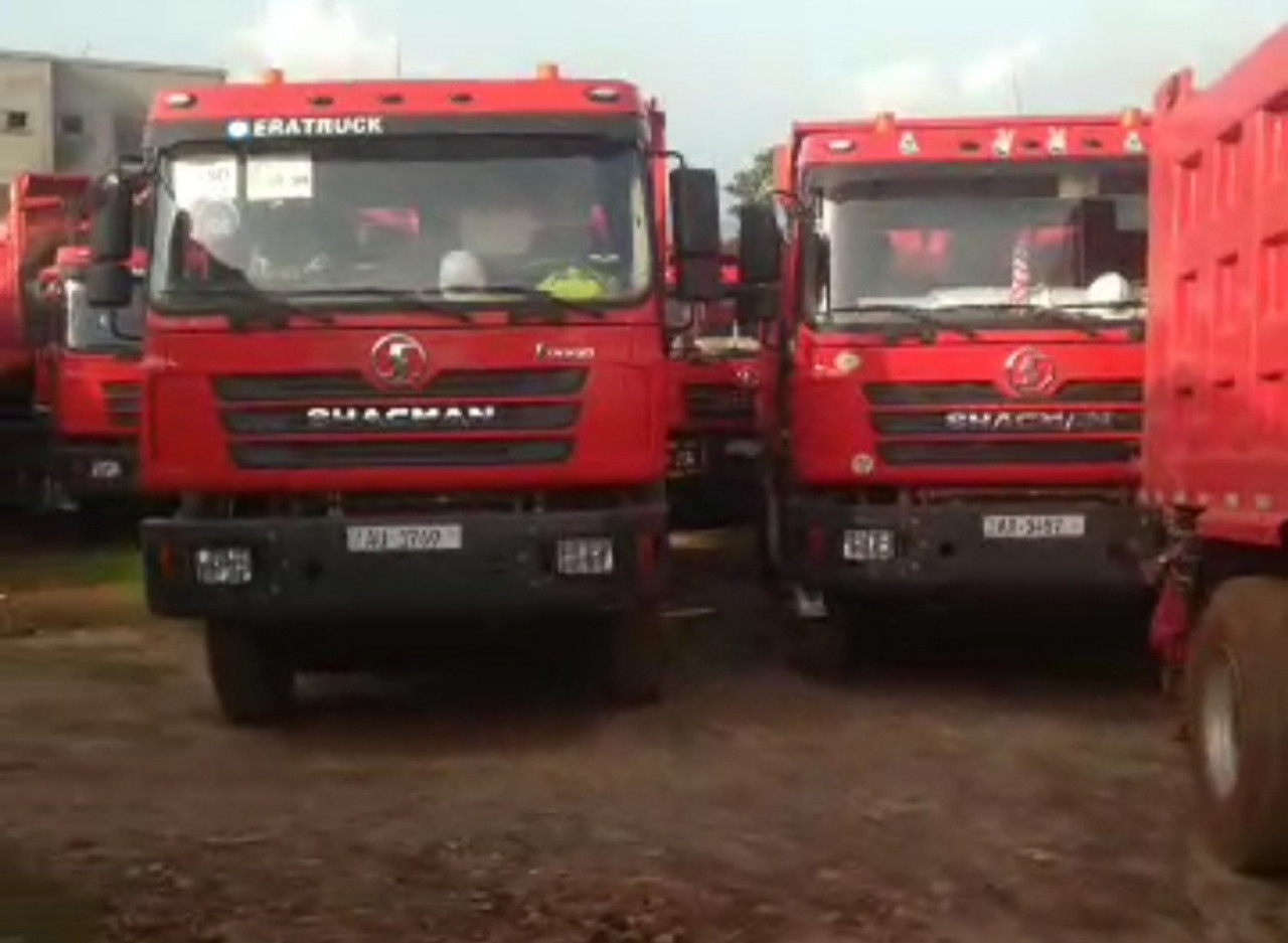 10 CAMIONS SHACMAN HOWO SORTIE D'USINE, Camions - Autobus, Conakry