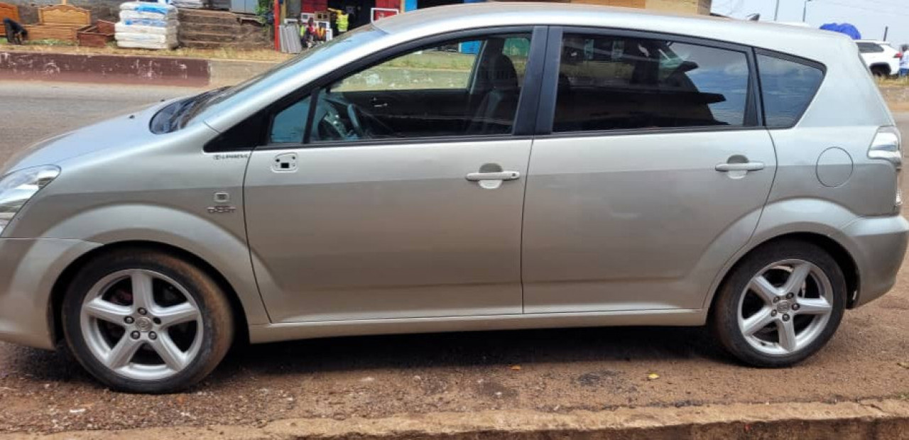 Toyota COROLLA VERSO, Voitures, Conakry