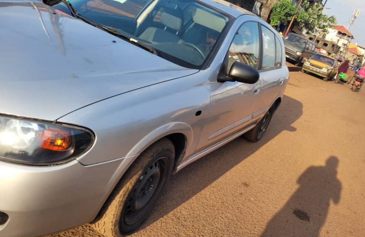 NISSAN ALMERA, Voitures, Conakry