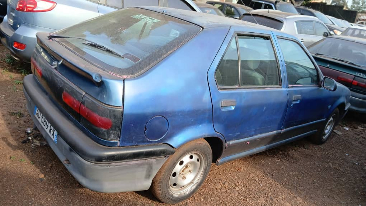 RENAULT 19 essence, Voitures, Conakry