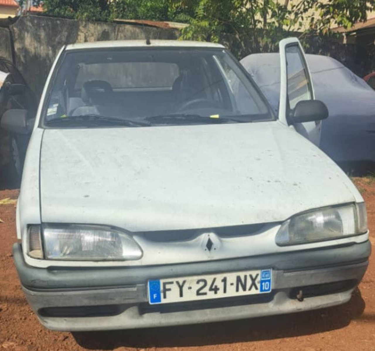 RENAULT 19 SORTIE PORT ESSENCE, Voitures, Conakry